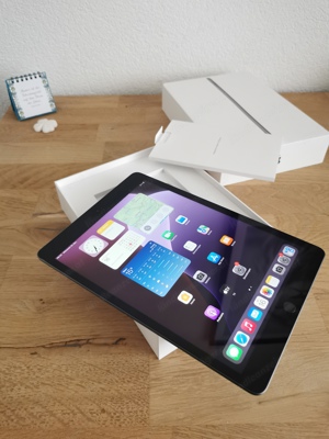 iPad (8. Gen), 10.2", 32GB, Space Grau