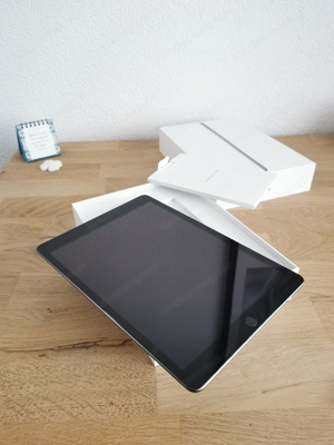 iPad (8. Gen), 10.2", 32GB, Space Grau Bild 4