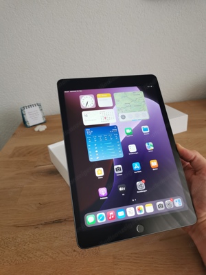 iPad (8. Gen), 10.2", 32GB, Space Grau Bild 3