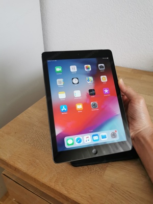 iPad Air (Sim-fähig), 16GB, Space Grau