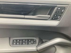 Porsche Cayenne Bild 18