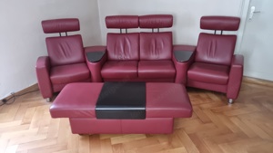 Couch  Heimkino-Sofa Stressless 4-Sitzer Arion mit Tisch in Leder bordeaux