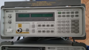 für Amateurfunker HP Spectrum Analyser mit Mitlaufgenerator 9 kHZ bis 6,56 GHz günstig abzugeben Bild 3