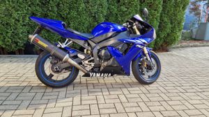 Yamaha R1 Motorrad Bild 2