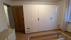 Schlafzimmer Bett Kleiderschrank Komoden