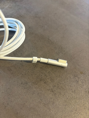 MacBook Ladekabel L-Stecker Bild 2