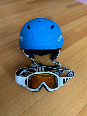 Skihelm mit Brille