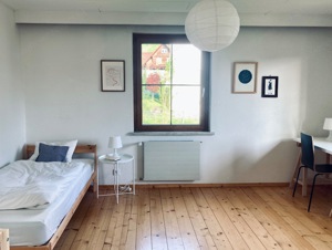 Nur für Frauen: Zwischenmiete: Zimmer in wunderschöner, zentraler Altbauwohnung Bild 3