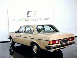 Mercedes-Benz 240 Bild 5