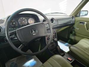 Mercedes-Benz 240 Bild 11