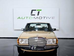 Mercedes-Benz 240 Bild 2