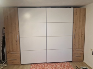 Kleiderschrank