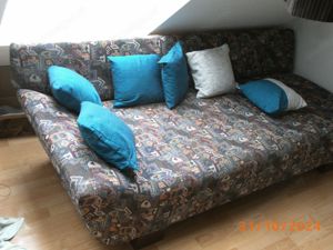 COUCH NOSTALGISCH mit Holzfüssen und abnehmbarer Rückenlehne Bild 2