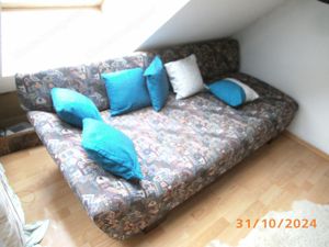 COUCH NOSTALGISCH mit Holzfüssen und abnehmbarer Rückenlehne Bild 5