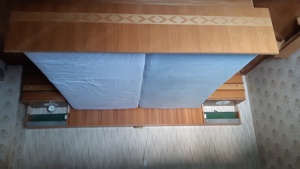 Schlafzimmer - Bett und Spiegelschrank 