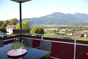 Exklusive, helle Wohnugn mit großem Balkon Bild 2