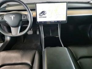 Tesla Model Bild 6