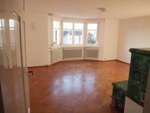   Sonnige 3,5-Zimmer-Dachwohnung mit 93 m  in saniertem Altbau (2.Stock) im Zentrum von Sulz