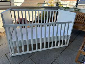 Kombipaket: Babybett mit Matratze und 2 Spannleintüchern