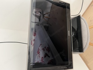 Samsung TV mit Fernbedienung 