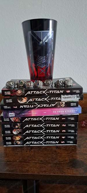 Attack on Titan Set (Bücher, Original Merchandise aus Japan)