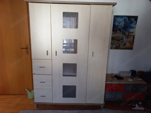 Kleiderschrank 30  