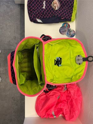 Ergobag - Schultasche - Set mit Turnsack, Regenschutz und Federschachteln Bild 2