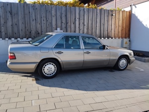 Mercedes-Benz E-Klasse E 300 Ds. Aut. Limousine Bild 2