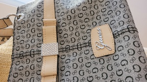 Guess Handtasche Damen grau beige Bild 3
