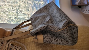Guess Handtasche Damen grau beige Bild 2