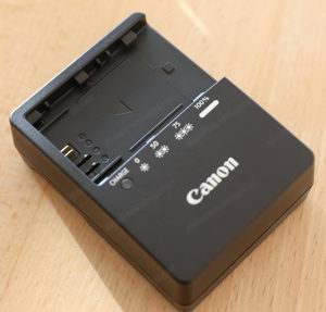 Canon LC-E6E Akkuladegerät für EOS Kameras