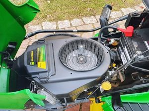 John Deere X304 Rasentraktor Bild 3