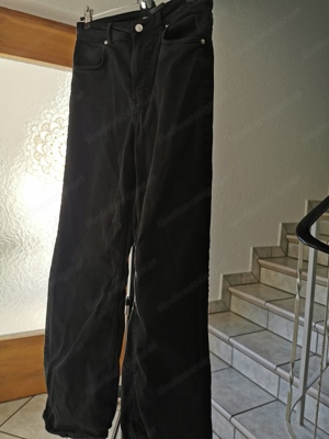 Schwarze Hose