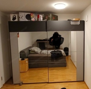 Boxspringbett mit Schiebetürenschrank