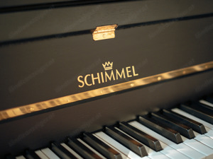 Hochwertiges Schimmel Klavier,in schwarz matt. Lieferung frei Haus (*)