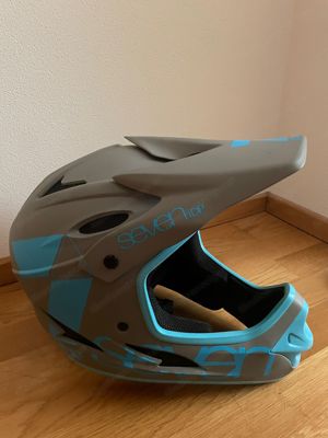 SevenIdp Downhill Helm Bild 1