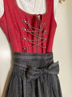 Schönes Dirndl inkl. Bluse, Kette, Schürze Bild 2