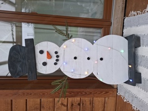 Schneemann aus Holz, Weihnachtsdeko, Geschenkidee, Weihnachtsgeschenk. Bild 3