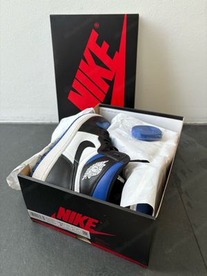 Nike Air Jordan 1 Retro High OG Royal Toe Sneakers Bild 7