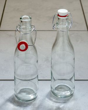 6 Flaschen, Bügelflaschen 0,33 Liter; Flachmann, Schnapsflaschen, Glasflaschen   Bild 2