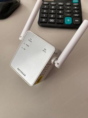 - NETGEAR - WLAN EXTENDER verrbindet bis zu 15 Geräte wie PCs, Smartphones, Lautsprecher