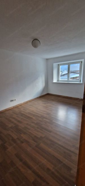 4 Zimmer Wohnung Altbau Schlins Zentrum Garten ab sofort Bild 10