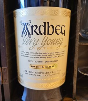 Ardbeg Very Young 1998 Committee Approved   Edler Single Malt - Geschenk-Box! Rarität