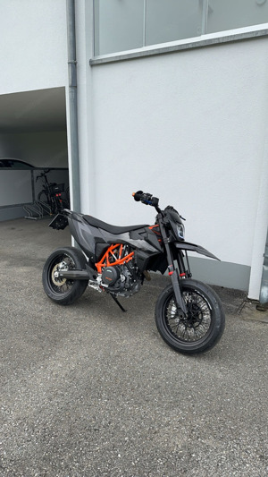 KTM 690 SMC R 2023 Bild 7