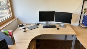 super erhaltener Bürotisch Bild 2