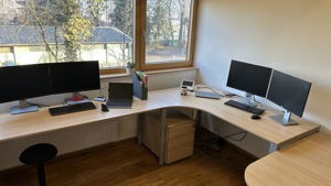 super erhaltener Bürotisch Bild 3