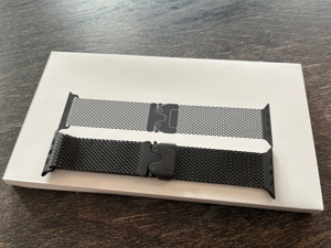 Apple Watch Ultra 1+2 Black Titanium Milanese Loop 49mm M