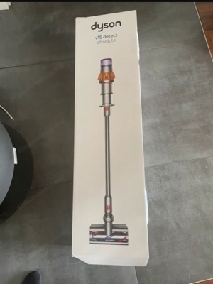 Dyson v15