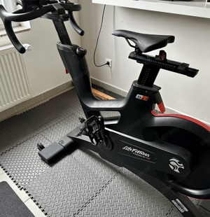 Life Fitness IC7 by ICG High End Trainingsgerät Bild 3