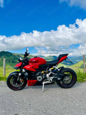 Ducati Streetfighter V2  Bild 2